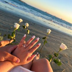 The Lim's Jewelry - Engagement photo with hand for size