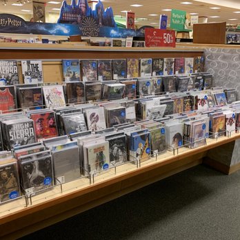Barnes & Noble - Bookstores Near Me - Oak Brook, Illinois