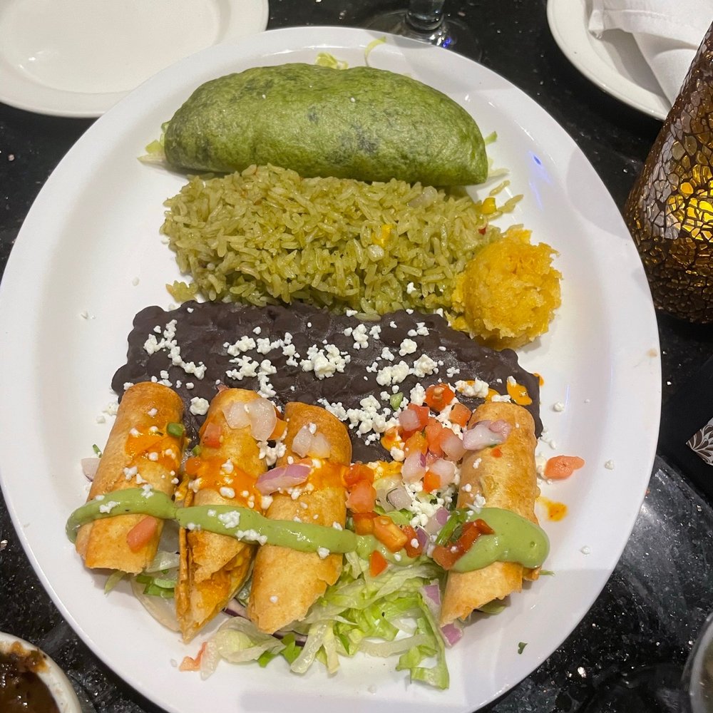 Sinigual - Chicken taco and taquitos - Mexican Near Me - Manhattan, New York Sinigual - Chicken taco and taquitos - Mexican Near Me - Manhattan, New York