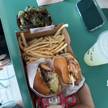 The Win-Dow Santa Monica - Burgers Near Me - Santa Monica, California The Win-Dow Santa Monica - Burgers Near Me - Santa Monica, California