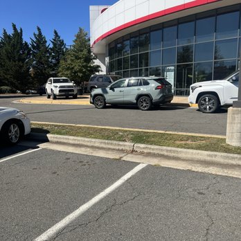 Ourisman Chantilly Toyota - Car Dealers Near Me - Chantilly, Virginia