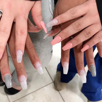 Red Nails - Nail Salons Near Me - Waxahachie, Texas