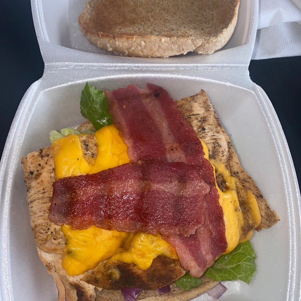 Muscle Maker Grill - Grilled chicken sandwich with turkey bacon - American Near Me - Clifton, New Jersey Muscle Maker Grill - Grilled chicken sandwich with turkey bacon - American Near Me - Clifton, New Jersey