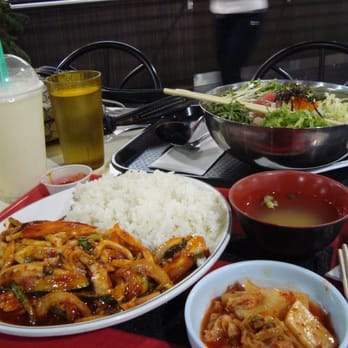 H Mart - Yummy food at the HMart food court - International Grocery Near Me - Lynnwood, Washington H Mart - Yummy food at the HMart food court - International Grocery Near Me - Lynnwood, Washington