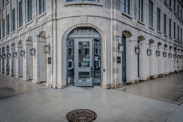 HEIST Restaurant + Wine Club by null