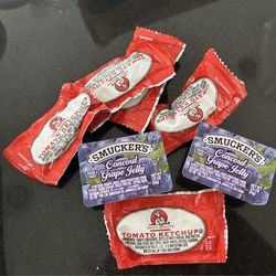 Maplewood Diner - Got grape jelly for our burger and chicken wrap. Perfect!