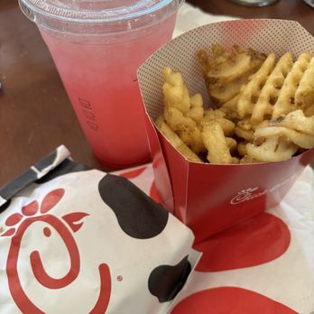 Chick-fil-A - Chick-fil-A Chicken Sandwich, waffle fries, Pineapple Dragonfruit Lemonade - Fast Food Near Me - Placentia, California