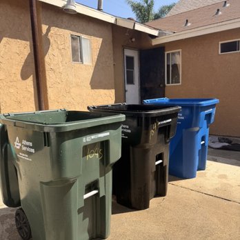 Foothill Crest Power Wash - Get your trash bins washed and deodorized. Text/Call (909)319-0815 - Pressure Washers Near Me - Claremont, California