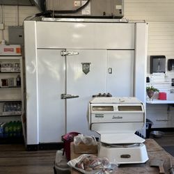 Bo Lynn's Grocery - Beautiful "Warren Quality" freezer.