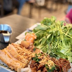 Com Tam Kieu - Grilled pork and shrimp paste with vermicelli combo