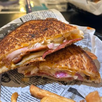 Harvest Table Cafe & Pub - Loaded Grill cheese - Breakfast & Brunch Near Me - Woodville, Ontario Harvest Table Cafe & Pub - Loaded Grill cheese - Breakfast & Brunch Near Me - Woodville, Ontario