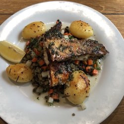 Rheinblick am Campingplatz - Zanderfilet auf Gemüse 14,90€
