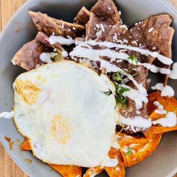 Pan & Coffee - Chilaquiles con huevo - Coffee & Tea Near Me - San Antonio, Texas