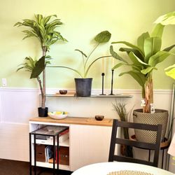 Islands West Smoothies - Inside seating area for 2