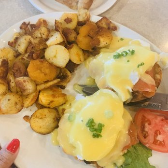 Bobby's Hideaway - The salmon egg benedict's were good - Breakfast & Brunch Near Me - Mississauga, Ontario