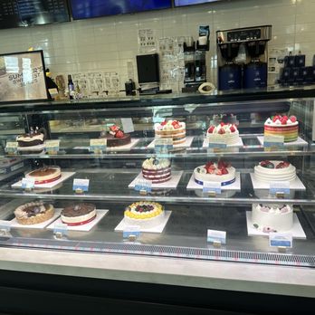 Paris Baguette - Dessert display - Bakeries Near Me - Buford, Georgia
