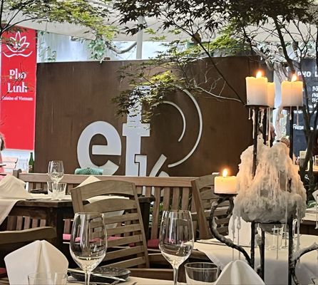 ef16 Restaurant Weinbar by null