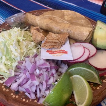 Todo Pa' La Cruda - Pozole Verde toppings - Mexican Near Me - San Diego, California Todo Pa' La Cruda - Pozole Verde toppings - Mexican Near Me - San Diego, California