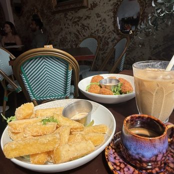 Cafe de Madrid - Cafes Near Me - Oakville, Ontario