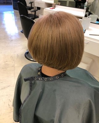 Antons Salon by null