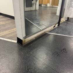 The Club in Kona - Mold or some other type of structural damage in bathroom and in entire facility.