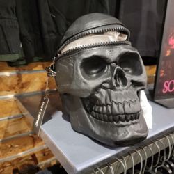 Hot Topic - Skull purse