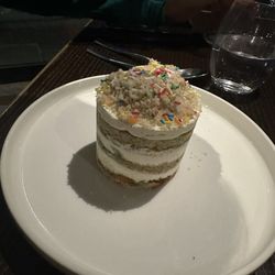 Blackbird - Birthday cake dessert