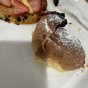 Paris Baguette - Blueberry Cream Cheese Pastry - Bakeries Near Me - Birmingham, Michigan Paris Baguette - Blueberry Cream Cheese Pastry - Bakeries Near Me - Birmingham, Michigan