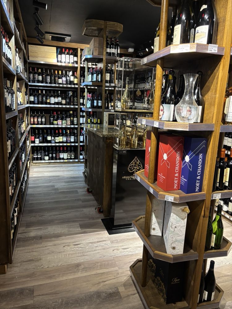 Primo Liquors & Fine Wine Logo