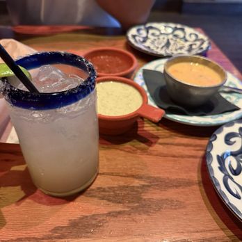 Mama Betty’s - CHILE CON QUESO & skinny margarita on the rocks - Cocktail Bars Near Me - Austin, Texas