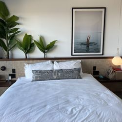 The Viewpoint Hotel - Bed area of the studio.