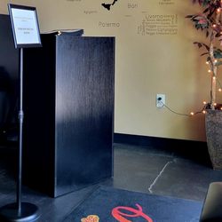 Amore Mio Pizzeria - What you see to your right waiting for your order.