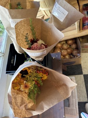 Burbage's Grocery by null