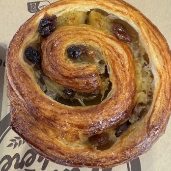Marie Blachere - Pastry with raisins - Coffee & Tea Near Me Marie Blachere - Pastry with raisins - Coffee & Tea Near Me