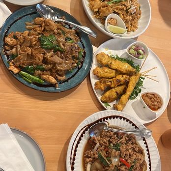 Manon - The Pad See Ew, Pad Thai, Pad Hot Basil (Kra Prow), and Chicken Satay Chicken 5 was so delicious! Great service! - Thai Near Me - Fullerton, California Manon - The Pad See Ew, Pad Thai, Pad Hot Basil (Kra Prow), and Chicken Satay Chicken 5 was so delicious! Great service! - Thai Near Me - Fullerton, California