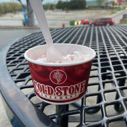 Cold stone ice cream outside seating