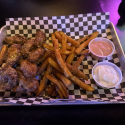 The Tavernacle Social Club - Carolina gold wings