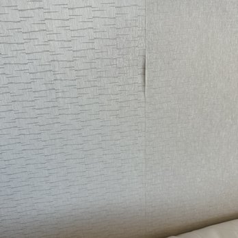 Lotus Honolulu at Diamond Head - Peeling wallpaper (bed) - Hotels Near Me - Honolulu, Hawaii