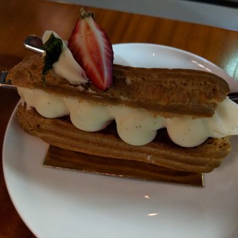 Bar Cocoa - Strawberry balsamic eclair - Desserts Near Me - Charlotte, North Carolina