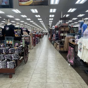 Buc-ee's - Gas Stations Near Me - Leeds, Alabama