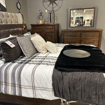 Ashley Store - Starmore Bedroom - Furniture Stores Near Me - Lynnwood, Washington Ashley Store - Starmore Bedroom - Furniture Stores Near Me - Lynnwood, Washington