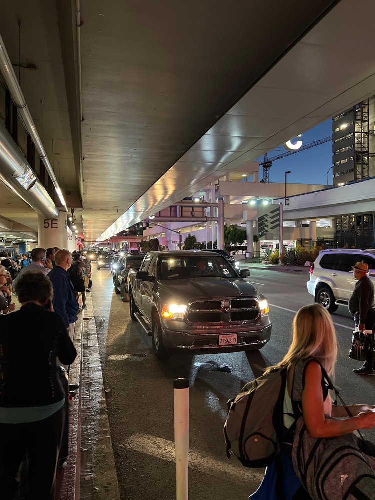 WallyPark Airport Parking - Premier Garage