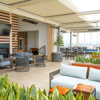 Offshore 9 Rooftop Lounge (Hilton Waterfront) photo 8