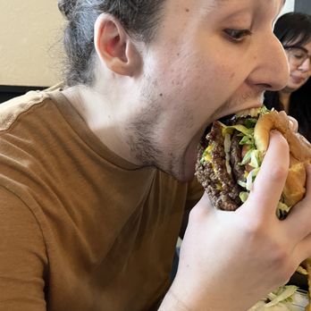 Capricorn Inn - Unhinge like a snake!! - Burgers Near Me - Wilmington, Ohio