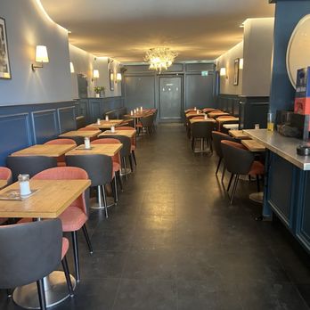 Eiscafe Raffaello - Inside tables - Ice Cream & Frozen Yogurt Near Me - Cologne, NW