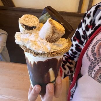 Restaurantosaurus - S'moresosaurus Shake - Fast Food Near Me - Lake Buena Vista, Florida Restaurantosaurus - S'moresosaurus Shake - Fast Food Near Me - Lake Buena Vista, Florida