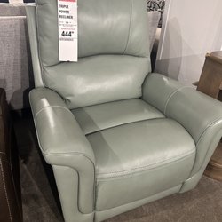 Rooms To Go Outlet Store - Norcross - Power recliner - light green