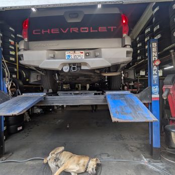 Fast Tire Shop - Alignment on my 2002 Chevy Avalanche - Oil Change Stations Near Me - Los Angeles, California