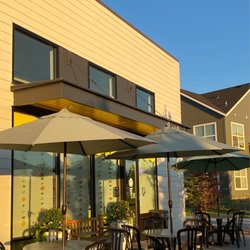Sweet Annie’s Artisan Creamery - Outdoor dining