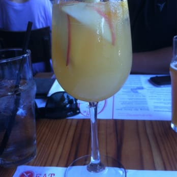 Simmzy's - Sangria - American Near Me - Manhattan Beach, California